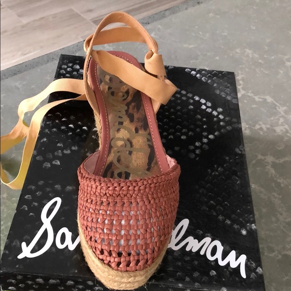 Sam Edelman stacked wrap sandal - Picture 4 of 5